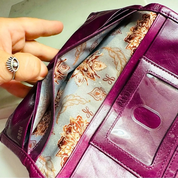 Hobo International Taylor Plum Vintage Leather Wallet - Picture 13 of 13